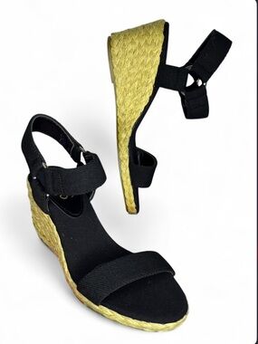 NEW Chaps Damia Black Ankle Strap
Espadrille Wedge Sandals Women’s Size 6 Shoes